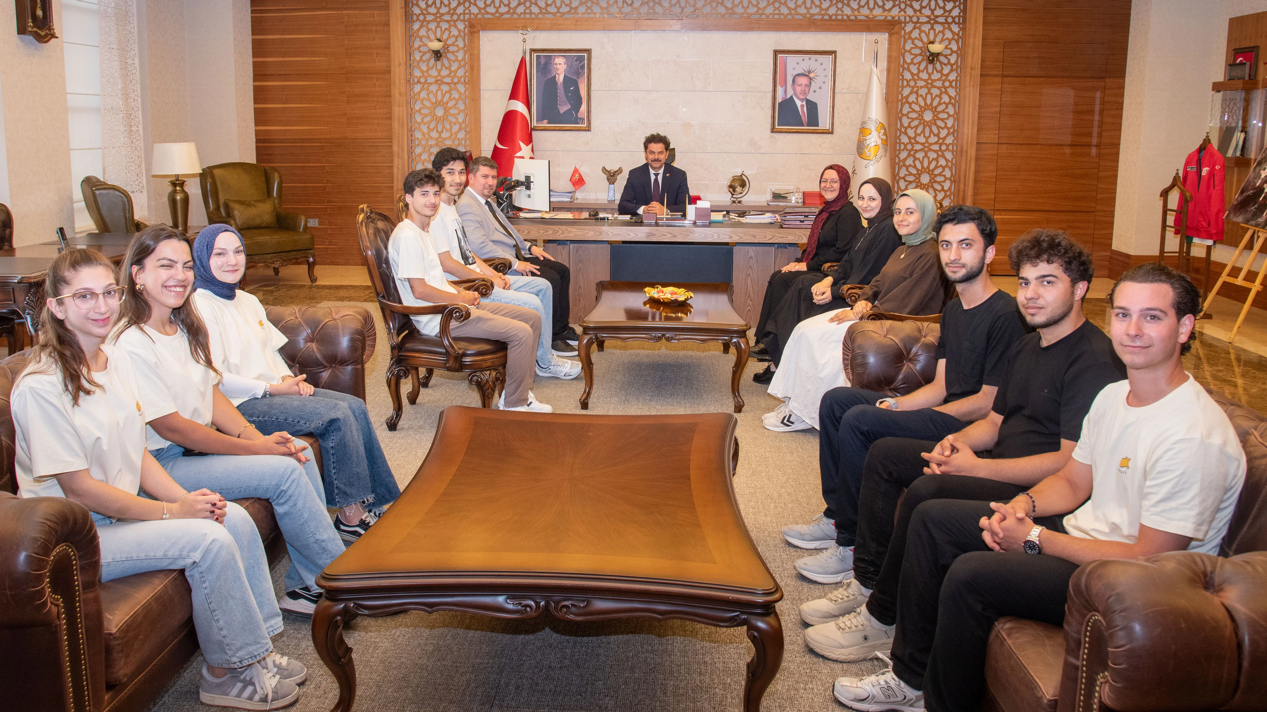 Uluslararası sualtı robotiği yarışmasının şampiyonlarından Rektör Yılmaz’a ziyaret